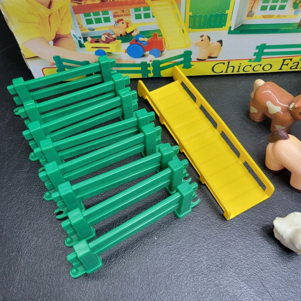 Chicco Farm Vintage Portable Barn Playset 21 Pieces Tractor Animals Figures Box